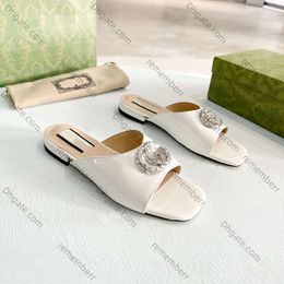 2024 designer chinelos de luxo baixo salto couro sandálias verão couro patente moda feminina sexy preto sexy duplo botão branco marrom rosa