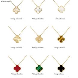 Hm4e Pendant Necklaces Brand 15mm Clover Fashion Charm Single Flower Cleef Luxury Diamond Agate 18k Gold Designer Necklace for Women