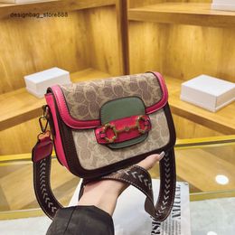 Cheap Wholesale Limited Clearance 50% Discount Handbag French Minority Dign Womens Bag New Colour Contrast Single Shoulder Versatile Broadband Small Square