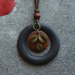 Pendant Necklaces Vintage Ethnic Style Long Necklace Sweater Chain Woman Simple Wooden Circle Small Leaf