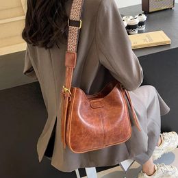 Drawstring High Quality Vintage Bag 2024 Brand Women Texture Versatile Designer Bucket Bags Wide Shoulder Strap Crossbody