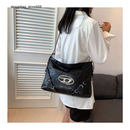 Cheap Wholesale Limited Clearance 50% Discount Handbag High End for Women Summer New Underarm Bag Commuting Fashionable and Single Shoulder Large Capacity