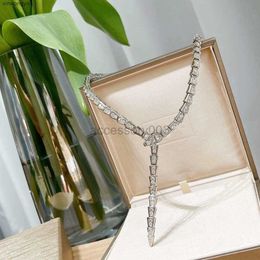 O96m Designer Pendant Necklaces Top v Gold Full Zircon Snake Shape Round Choker for Women Jewellery Party Gift Wedding Lovers