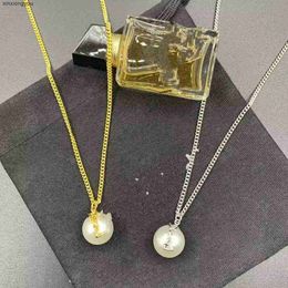 Qafx Pendant Necklaces 2023 Original Designer Girls Women Pearl Letter Pendant Necklace Elegant Love 18k Gold Bangles y Engrave Chain Fashion Jewelry Lady Part