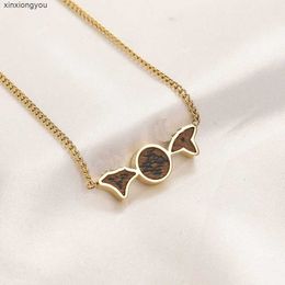 7m97 Fashion Necklace Designer Choker Pendant Necklaces Exquisite Women Gift Leather Long Chain Spring Romantic Gold Clover Necklace Love Jewellery Wholesale z