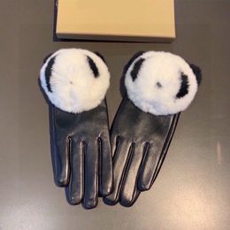 Glove designer's new high-end warm plus velvet gloves are comfortable, soft and cute bear touch screen gloves suitable for daily use (B0042)