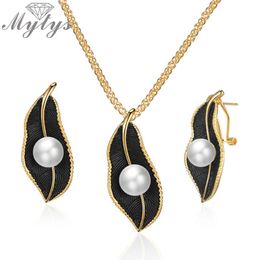 Mytys Pearls Necklace On Black Leaf Jewelry Sets For Women Retro Romantic Gold Wire Frames Leaf Pendant Earrings CE611CN540313o