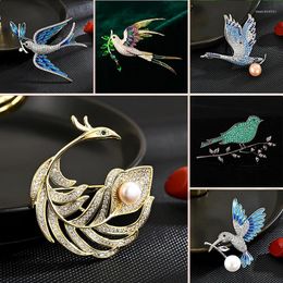 Brooches High Grade Cubic Zircon Parrot Brooch Pin Fashion Cute Temperament Enamel Bird Pearl For Unisex Clothing Accessori