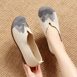 Casual Shoes Women Spring Landscape Embroidered National Wind Round Head Soft Sole Comfortable Slip-on Middle-aged Sho