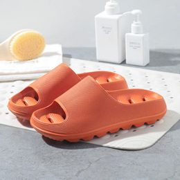 Slippers CouplesHome Sandals Summer Indoor Home Non-SlipBath Soft Bottom Water Leakage Hollow Men And WomenHome Thick