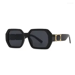 Sunglasses Rectangle Women Retro Gradient Shades UV400 Men Trendy Y2k Punk Square Sun Glasses With Metal Rivet Summer Eyewear