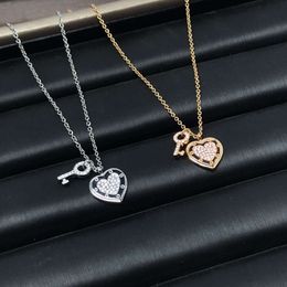 Designer Tiffancy Necklace Live Broadcast 1837 Love Necklace Womens High Version v Gold Diamond Heart Lock Key Lock Bone Chain