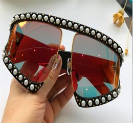 Luxurypopular avantgarde style oversized goggles inlaid pearl rivets frame and legs top quality uv protection eyewear with box 06793747