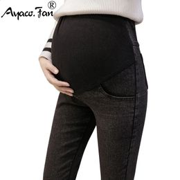 妊娠中の女性のためのM-3XLマタニティジーンズ妊娠中のパンツ弾性妊娠服スプリングスリムマタニティパンツプラスサイズ240311