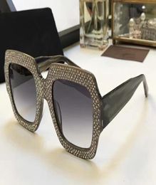 Whole0048 Luxury Sunglasses Large Frame Elegant Special Designer with Diamond Frame BuiltIn Circular Lens Top Quality Come W3858770