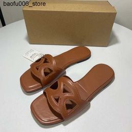 Slippers 2024 Summer New Product Square Head Open Toe Womens Slippers for Outwear Fashion Versatile Car Sewn Flat Bottom Sandals Q240318