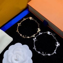 Clover Letter Charm Bracelets Luksusowy projektant marki Crystal wisiorek dla kobiet 18K Gold Srebrny Srebrny Łańcuch Mankiet Mankiet Bogurka Weddna Biżuteria