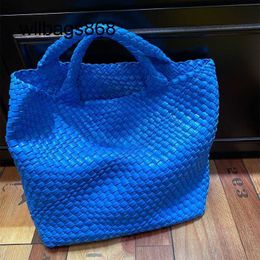 Handbags Letter Woven Bottegvenetas Cabat Bag Soft Leather Open Light High-level Three-dimensional Lazy Wind Out Ins