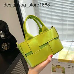 High quality and minimalist tote bags new popular crossbody niche design handbags for women