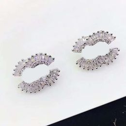 Diamond Studs Tasarımcı Küpeler Marka Mektubu Stud Women Düğün Takı Kristal İnci Küpe Sevgilisi Hediyeler 925 Gümüş Yüksek Kaliteli Bakır Moda Aksesuarları