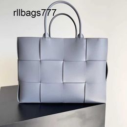 Handbag Bottegvenetas Arco Top Leather Womens Bags Designer Solid Colour Woven Shopping Large Capacity Fashion Shoulder Crossbody Bag Multicolor Brand Classic