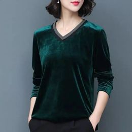 Korean Autumn and Winter Golden Velvet Long Sleeved T-shirt Womens Solid V-neck Patchwork Chain Versatile Casual Plush Tops 240311