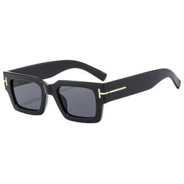 Luxury Classic Sunglasses New Box T-letter Decoration Mens and Womens Fashion Trend Versatile 9584
