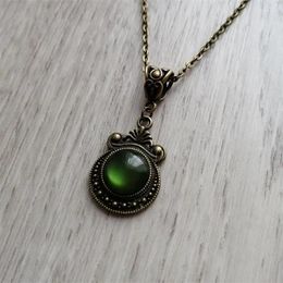 Pendant Necklaces Vintage Green Moon Necklace for Women Girl Venom Witch Mystery Jewelry Accessorie Fashion Cameo Gift