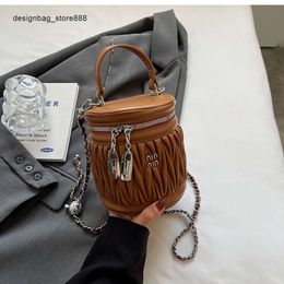 Cheap Wholesale Limited Clearance 50% Discount Handbag This Popular Embroidery Thread Niche Dign Bag New Womens Versatile Chain Crossbody Portable Bucket