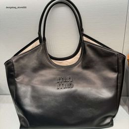 Barato por atacado liberação limitada 50% desconto bolsa novo produto popular na moda e versátil bolsa escura contrastante Dign Crossbody Bag nicho feminino