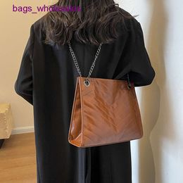 Сумка Qianxue большой емкости с вышивкой, популярная в 2024 году универсальная сумка на плечо, модная простая цепочка, маленькая квадратная женская сумка