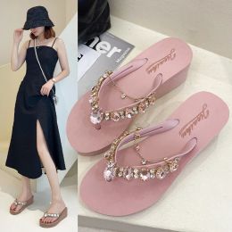 Slippers Glitter Flip Flops Slippers Women Summer 2023 Fashion Outdoor Rhinestone Chain Wedge Beach Slippers Jelly Hawaiian Flat Sandals