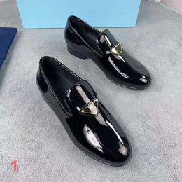 2024 Spring New Triangle Label Fashion Versatile Casual Lefu Solid Color Flat Bottom Low Heel Shoes