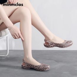 Sandals Minmclas Women Clogs Jelly Sandals Home Nonslip Summer Hole Shoes Female Flat Slippers Plastic Female Waterproof EVA Garden