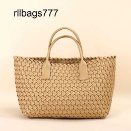 Handbag Bottegvenetas Cabat Woven Bag 2024 Handmade Underarm Niche Internet Celebrity Travel Shoulder