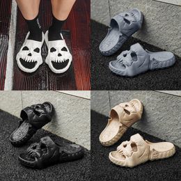 Summer Men's and Women's Slippers Solid Colour Skull Head Flat Heel Sandals Polyz Designer High Quality Fashion Slippers Waterproof Beach Sports Slippers GAI