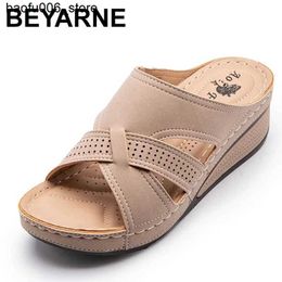 Chinelos Beyarnenew 2021 verão sapatos femininos usar antiderrapante extra grande cunha retro respirável oco sapatos femininos praia slide q240318