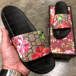 Designer Sandalen Männer Frauen Slipper Flachrutschen Blüten Blumen wasserdichte Luxusgummi-Leder Strand Sommer Herbst Mules Outdoor Größe 35-48