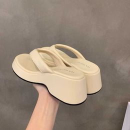 Slippers HBP Non-Brand Ladies Fashion Custom Design Rubber Beach Flip Flops Wedge for Women and