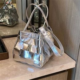 Shoulder Bags Popular designer handbags Tote Bag for Women with Large Capacity Weaving Simple Trend Shoulder Bag Crossbody 240311