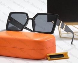 Designer Man Sunglasses Adumbral Full Frame Rectangle Big Letter Design for Man Woman 4 Colour Top Quality6230826