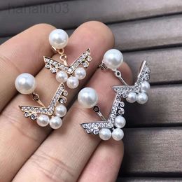 Desginer chamet Jewellery bracelet Fashionable and versatile Shangjia Arrowhead Pearl Earrings 925 Silver Needle V-shaped Earrings same as Star Style