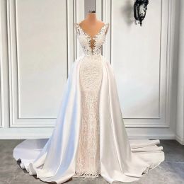 Abiti da sposa di lusso in raso di pizzo vintage con strascico staccabile Collo trasparente sexy con applicazioni di perline Abiti da sposa arabi realizzati su misura