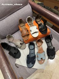 Scarpe designer tacchi sandali per vetrini famosi da donna sandalo flip flip di fondo infradito sandalo in pelle vera in pelle vera di lusso sandali di lusso 35-42 35-42