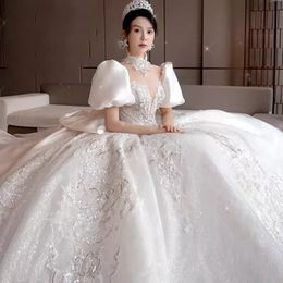 Abiti da sposa lussuosi con cristalli arabi e paillettes quadrati, abiti da sposa con cappuccio, scintillanti abiti da sposa da giardino Dubai, strascico di corte