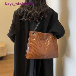Большая вместительная сумка-тоут с вышивкой, популярная в 2024 году универсальная сумка на плечо, модная простая цепочка, маленькая квадратная женская сумка