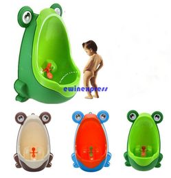 Kids PP Frog Children Stand Vertical Urinal WallMounted Urine Potty Groove Kids Baby Boys Urinal New Promotion Wallmounted Train3714561