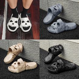 Summer Men's and Women's Slippers Solid Color Skull Head Flat Heel Sandals Polyc Designer High Quality Fashion Slippers Waterproof Beach Sports Slippers GAI