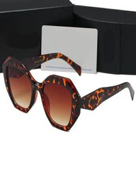 2023 Luxury designer Sunglasses Europe and the United States trend new eyeglass fashion dazzle Colour mirror letter sunglass retro 4326547