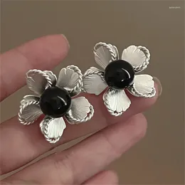 Stud Earrings XIALUOKE Vintage Metal Irregular Flowers For Women European American Style Girls Wedding Party Jewellery